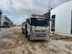 บริการครบวงจร มีรถเฮี๊ยบหลายขนาด ตั้งแต่ 3 ตัน, 5 ตัน จนถึง 10 ตัน รองรับงานเล็กไปจนถึงงานใหญ่