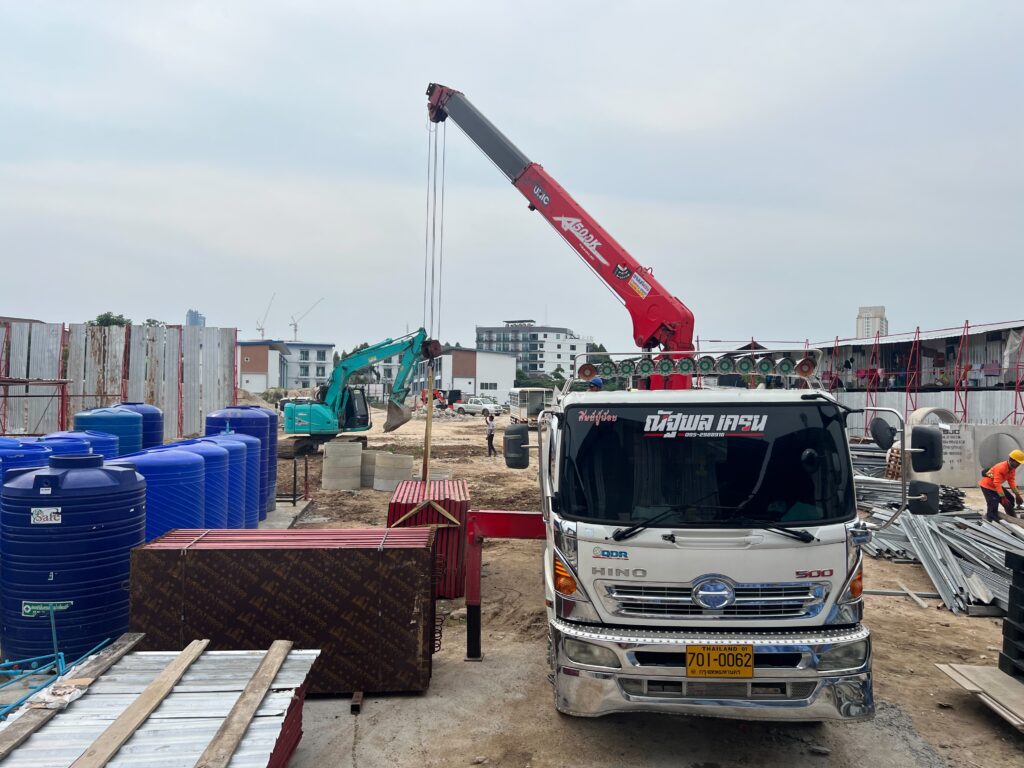 รถเฮี๊ยบชลบุรี ศรีราชา ต้อง “ณัฐพลเครน” เท่านั้น